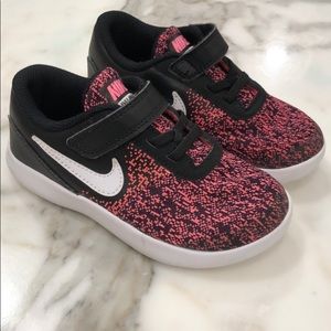 Girls pink/black nike shoes like new